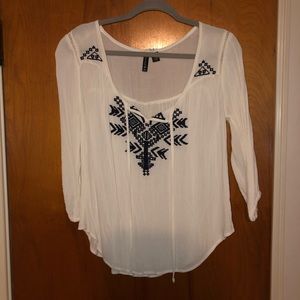 Full Tilt 3-Quarter Sleeve Distressed Top